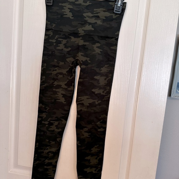 New Spanx camo leggings, sz small - Picture 3 of 5